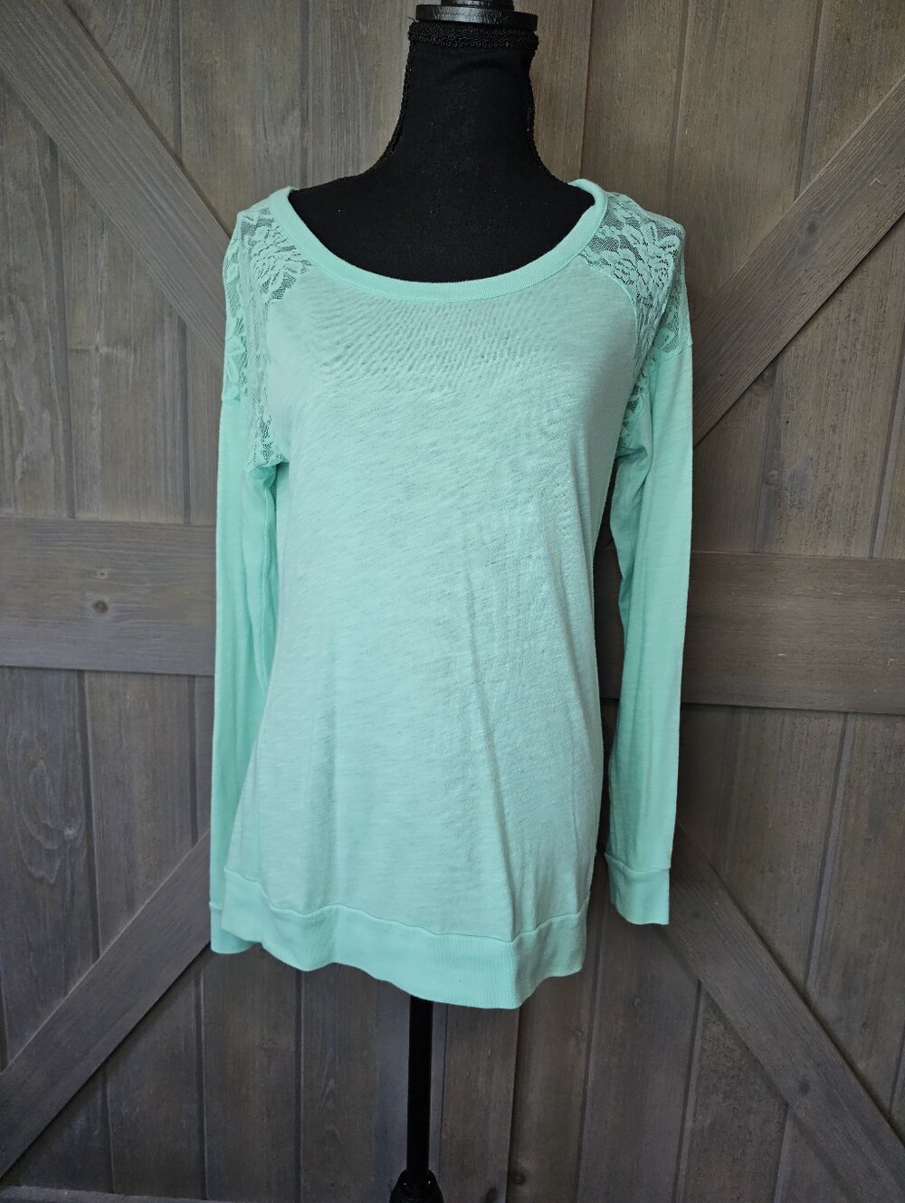 Victoria's Secret Mint Green Lace Trim Long Sleeve Top sz Small